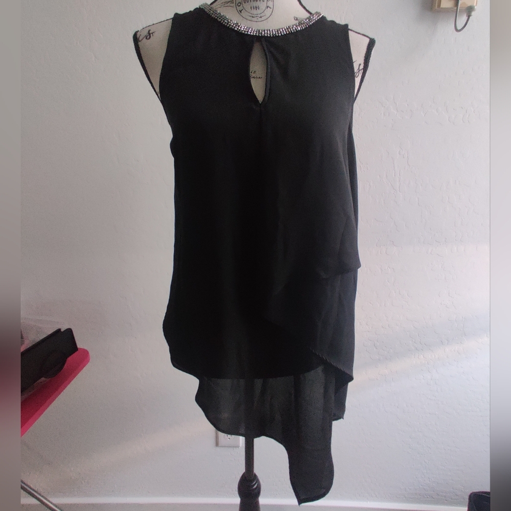 🆕 Jennifer López Black Hi-Lo Asymmetrical Blouse Embellished Neckline_Small